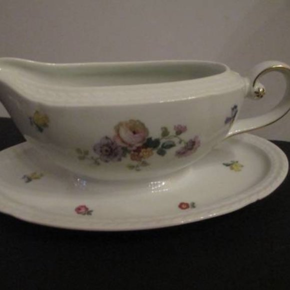 Vintage Thomas Bavaria Gravy Boat with rose design and attached plate - Picture 1 of 5